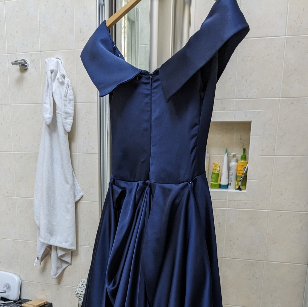 Beaded gown - Picture 7 of 7
